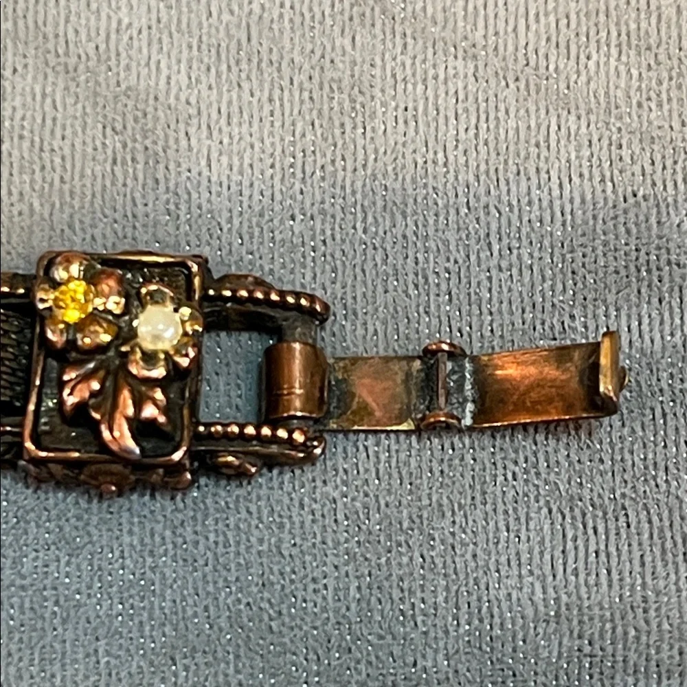 Vintage slide bracelet with floral charms & stone accents - Picture 10 of 17